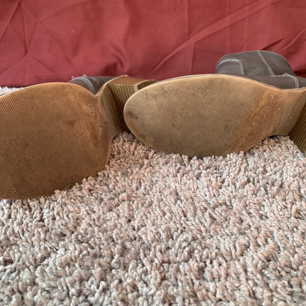 Boots - Picture 3 of 6
